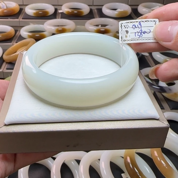 和田玉（白玉）手镯未镶嵌