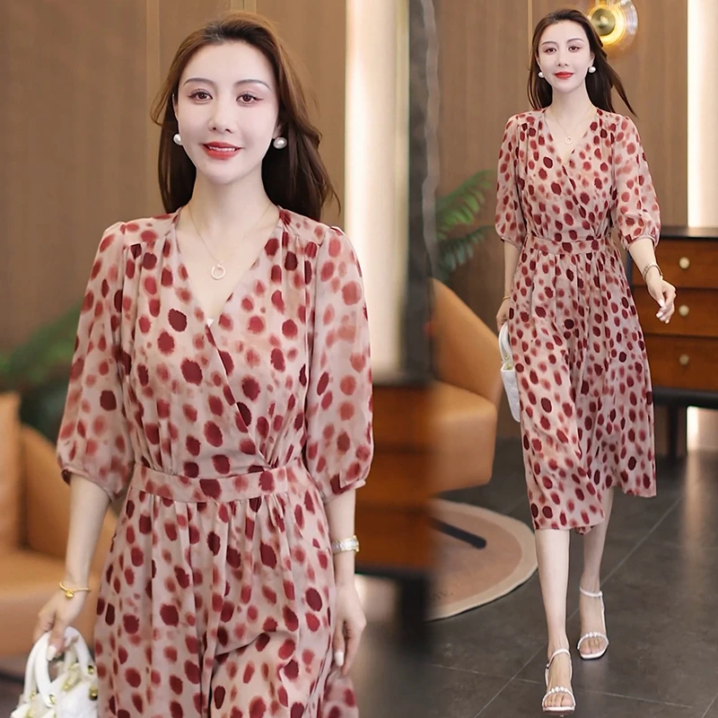 法式气质红色波点V领连衣裙女2025夏季高级感灯笼袖显瘦中长款裙