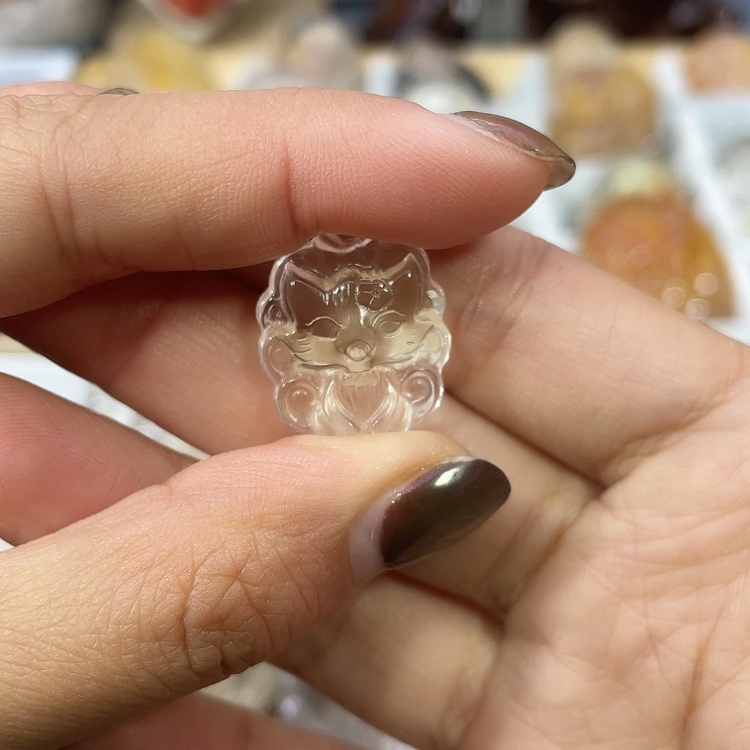 颈饰未镶嵌水晶颈饰未镶嵌的水晶