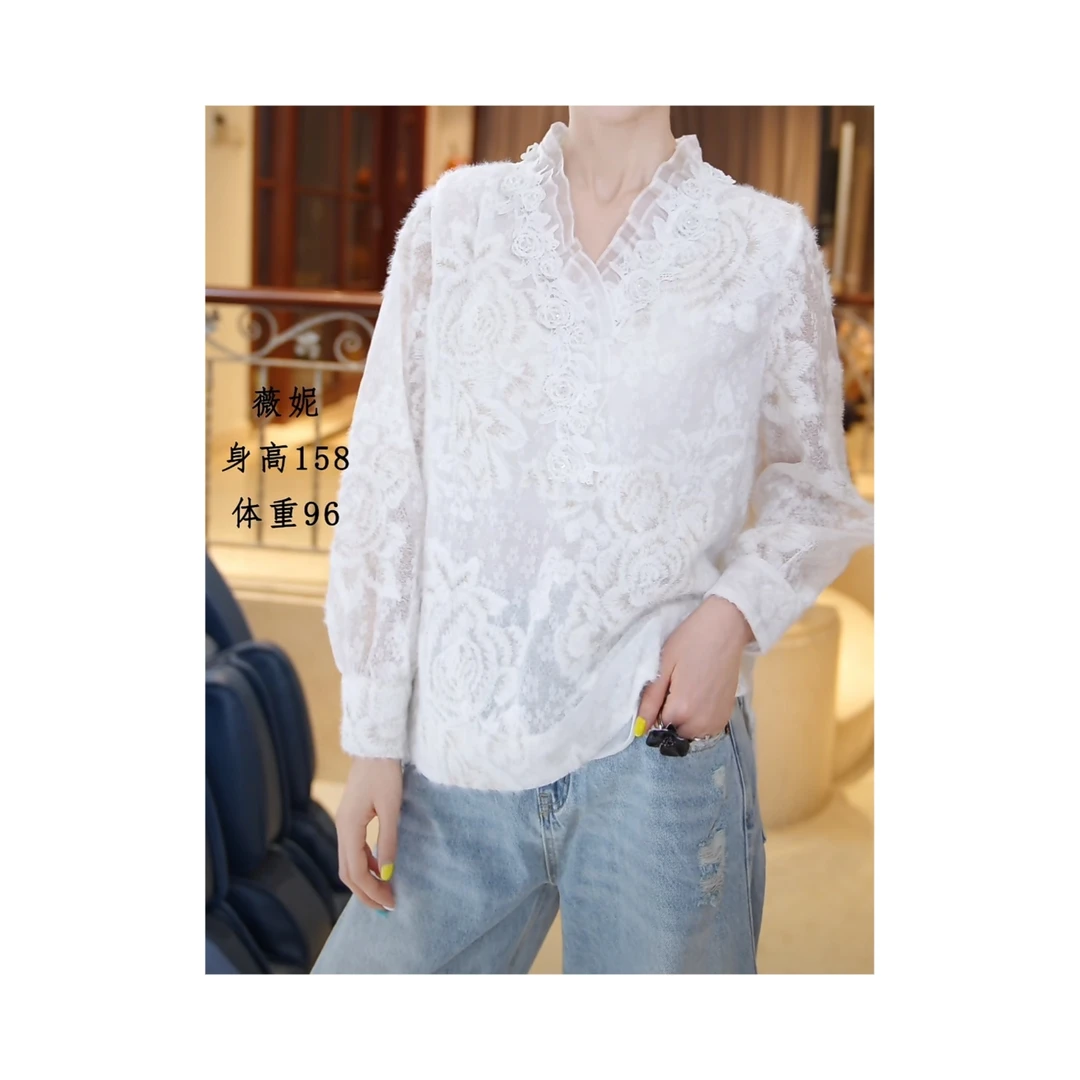 25461852【精致小姐】V领蕾丝花朵显瘦上衣
