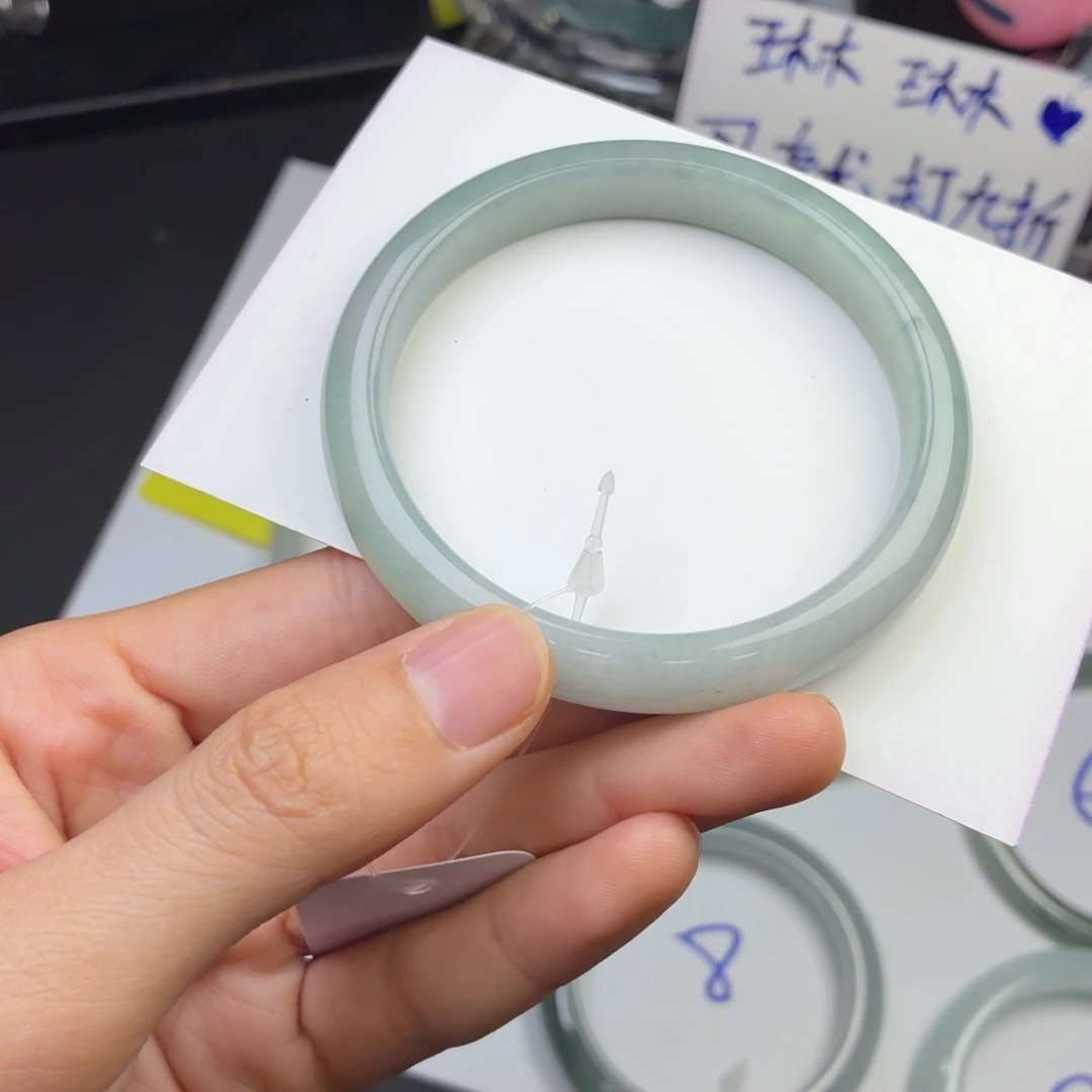 翡翠手镯未镶嵌翡翠手镯