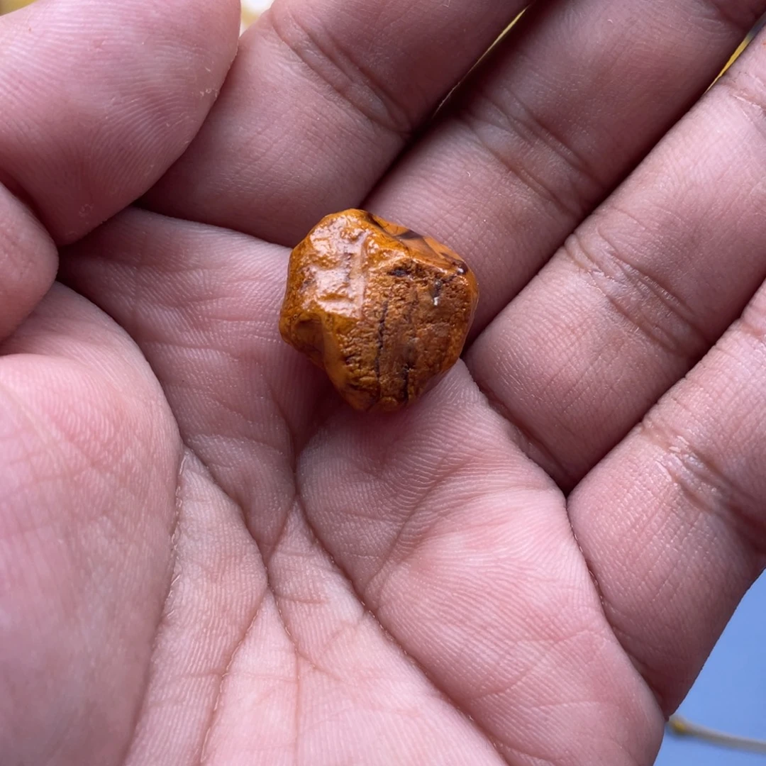 么****定制琥珀未镶嵌蜜蜡定制