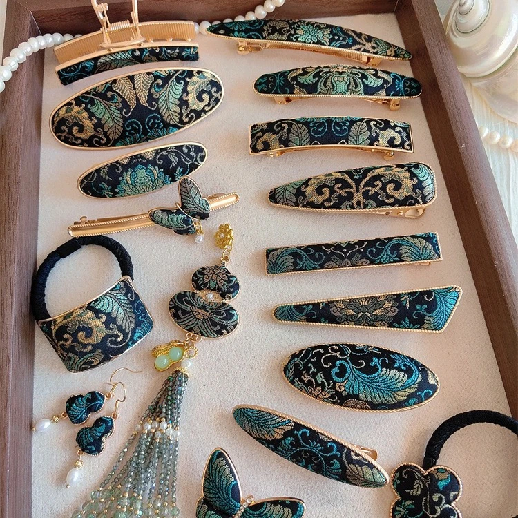 界外  上九楷焦叶莲 真丝宋锦发夹耳饰压襟吊坠古风新中式名家