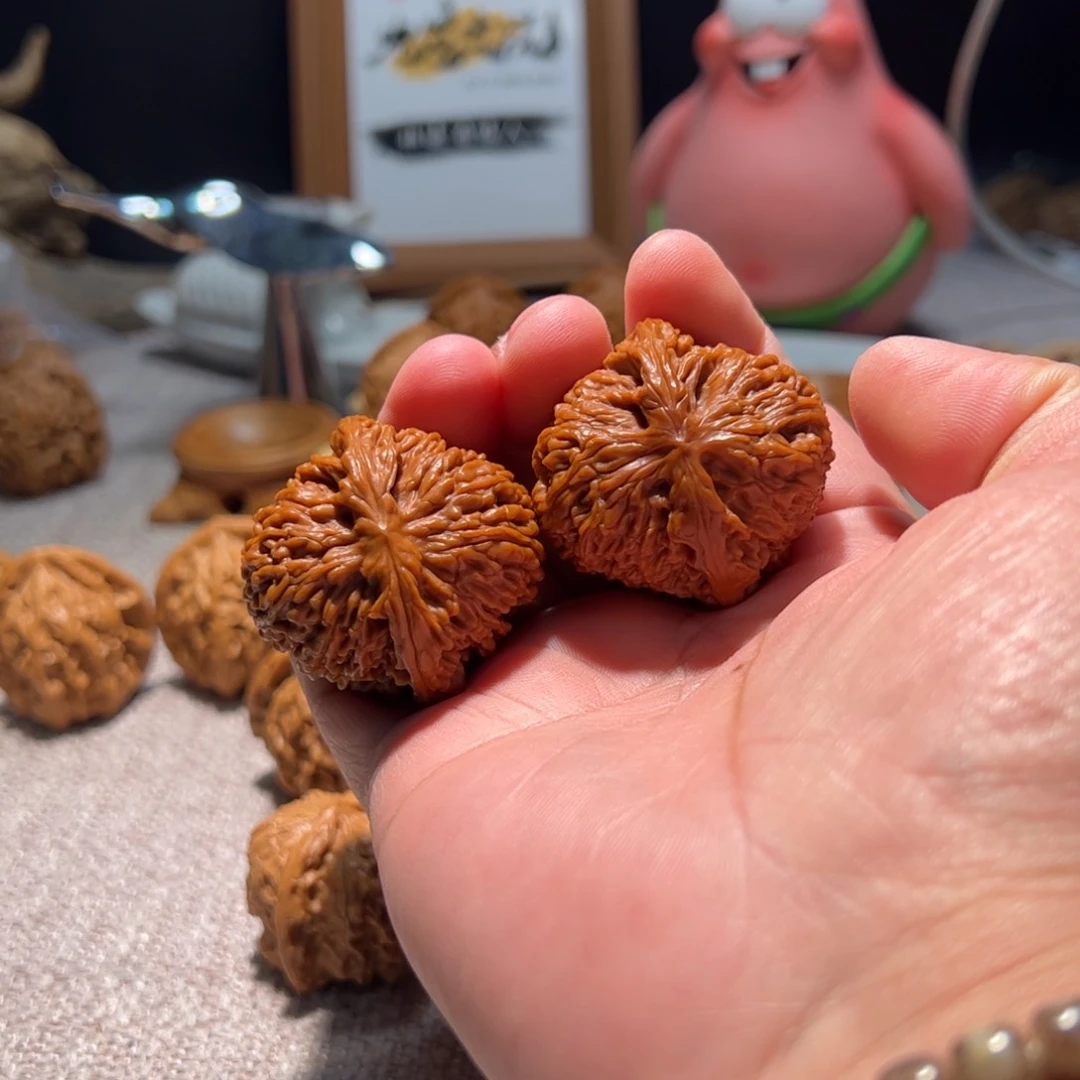 文玩核桃把件边肚39球疆回血