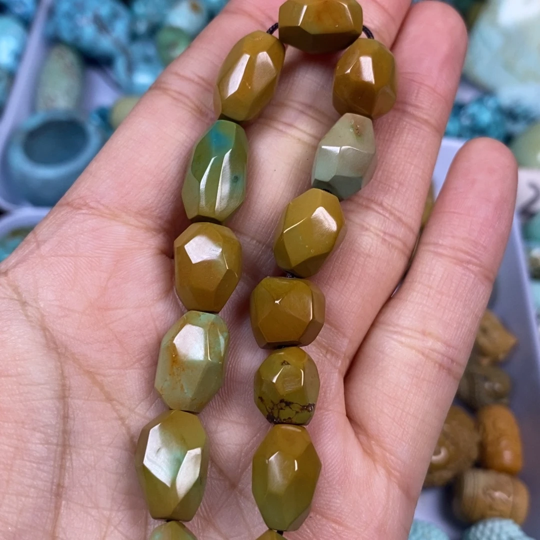 绿松石未镶嵌颈饰