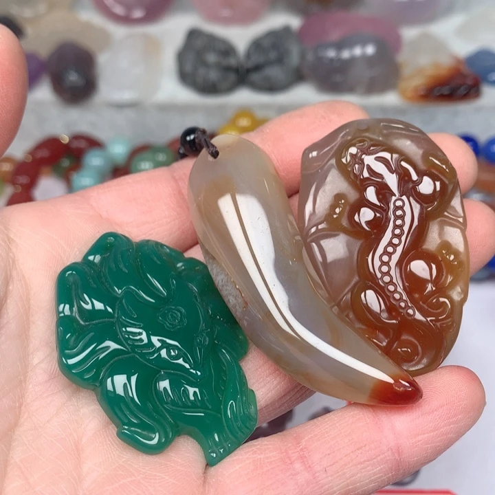 玛瑙/玉髓颈饰未镶嵌酒*