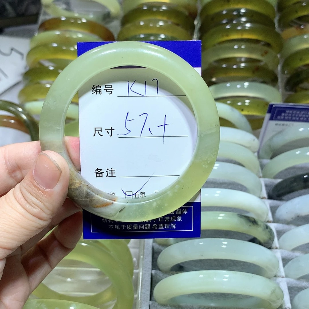 蛇纹石玉手镯未镶嵌