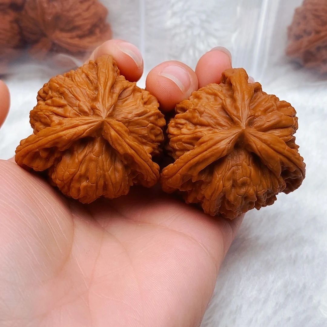 B***Y吊坠文玩核桃三棱