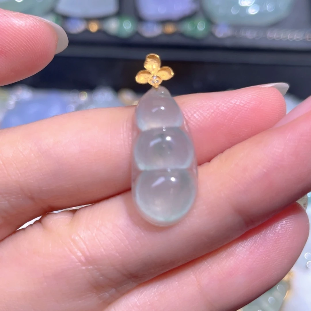 颈饰18K金镶嵌翡翠翡翠
