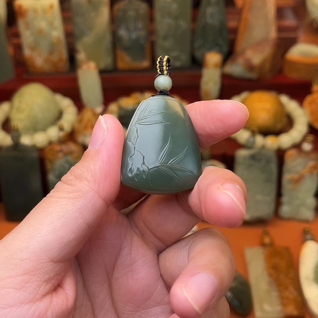 岫岩老玉（透闪石质玉）颈饰未镶嵌江*