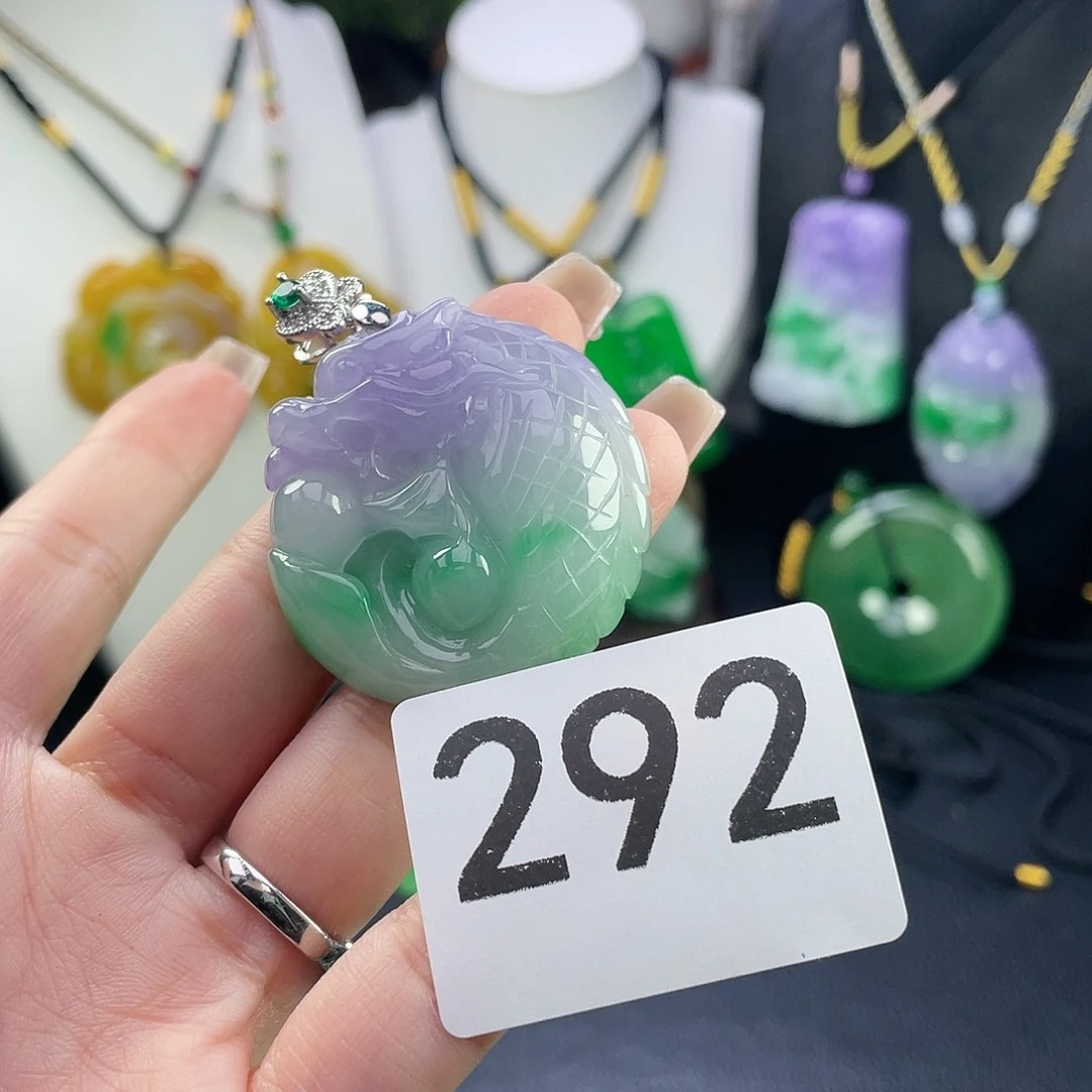 翡翠未镶嵌吊坠(赠链)