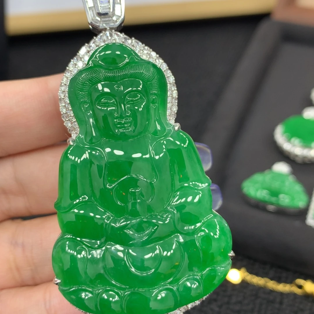 翡翠18K金镶嵌颈饰领*观音