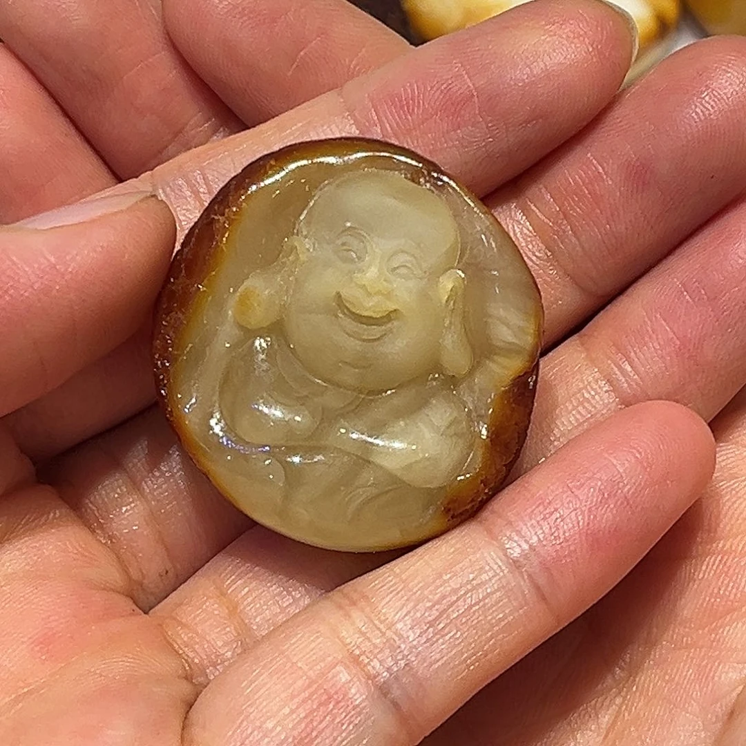 未镶嵌颈饰琥珀弥勒
