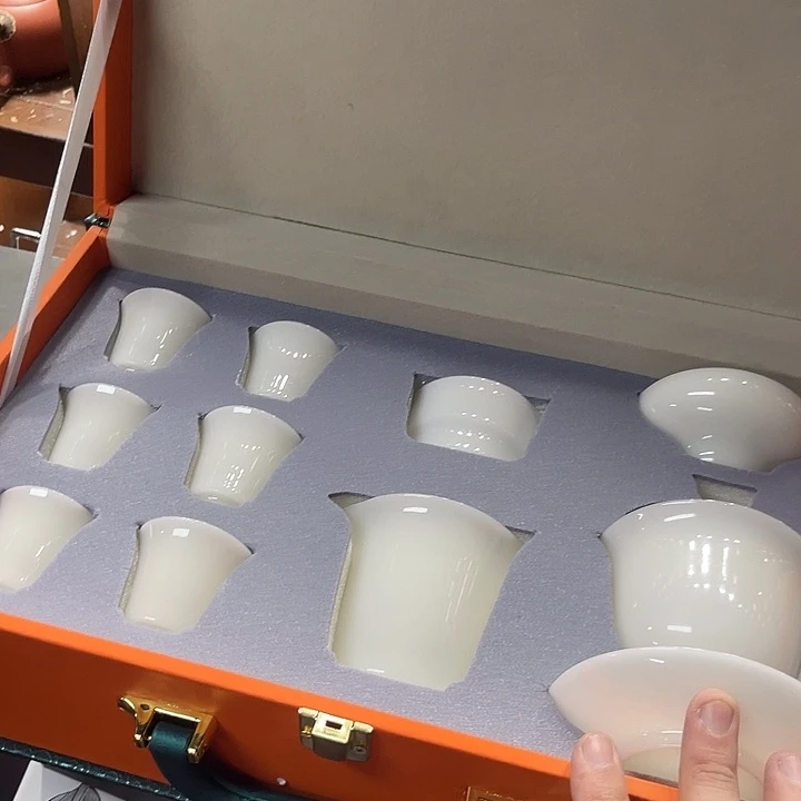 孤品茶具套装等。