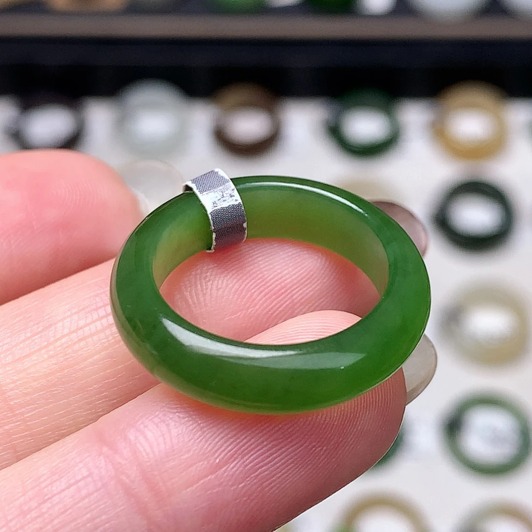 未镶嵌戒指和田玉