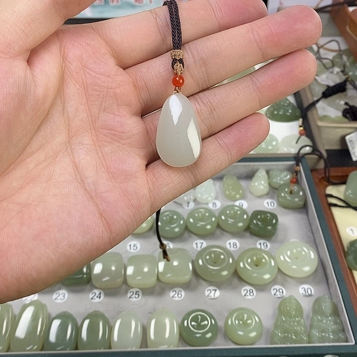 永***砖颈饰未镶嵌和田玉