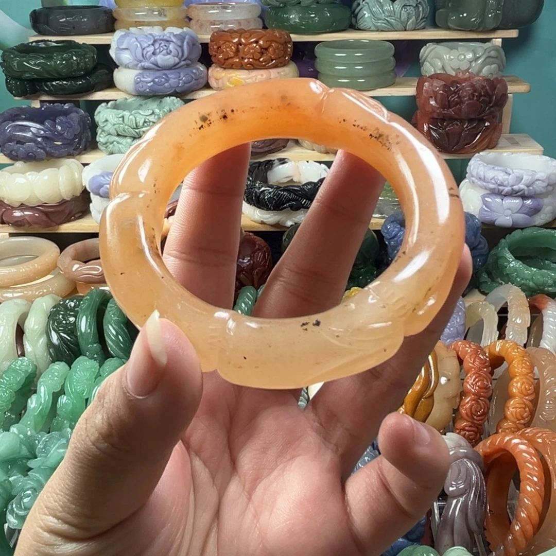 石英质玉未镶嵌雕花手镯