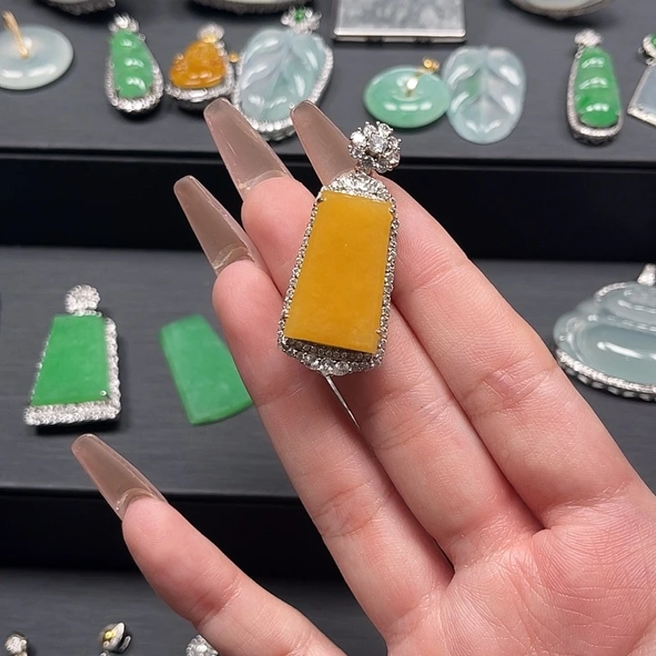 翡翠银S925镶嵌颈饰无事牌