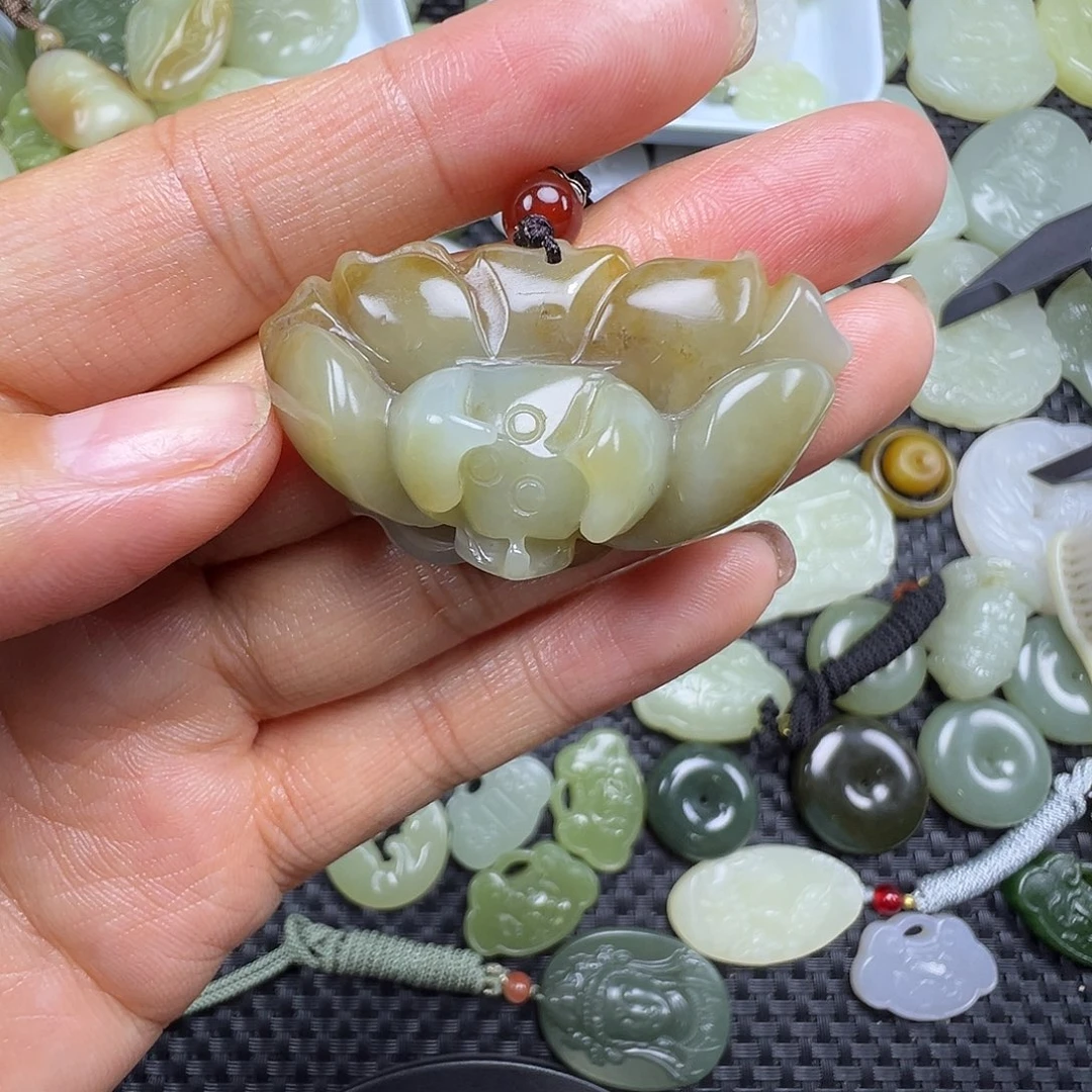 和田玉未镶嵌吊坠(赠链)卡44.3