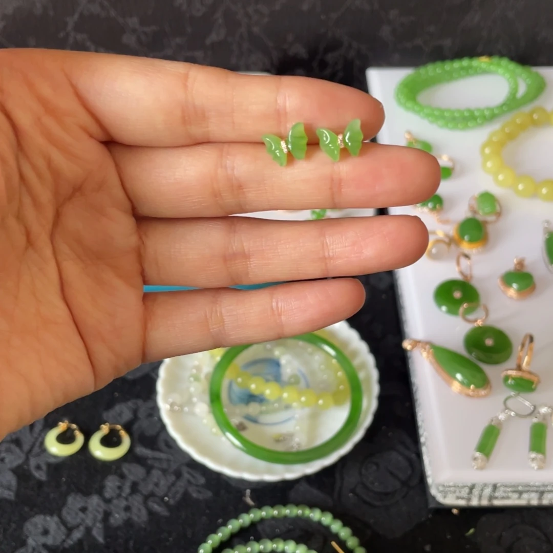 和田玉18K金镶嵌耳饰