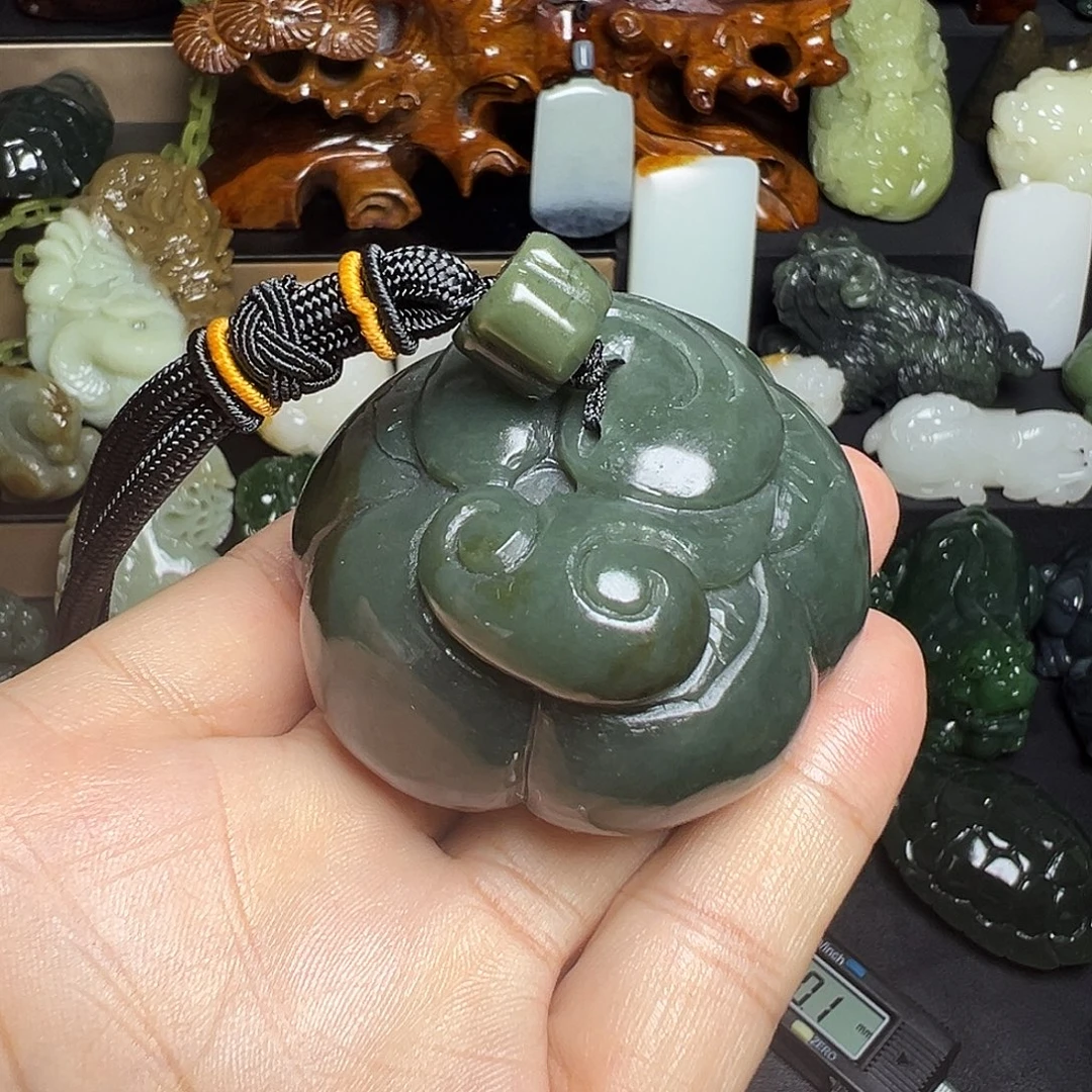 和田玉未镶嵌把件