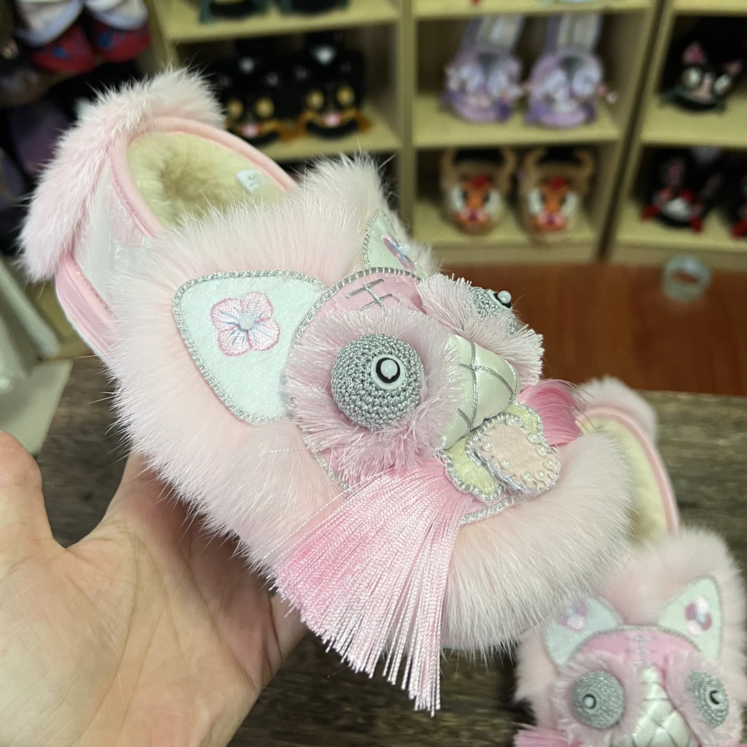 千层底布鞋，加胶底。