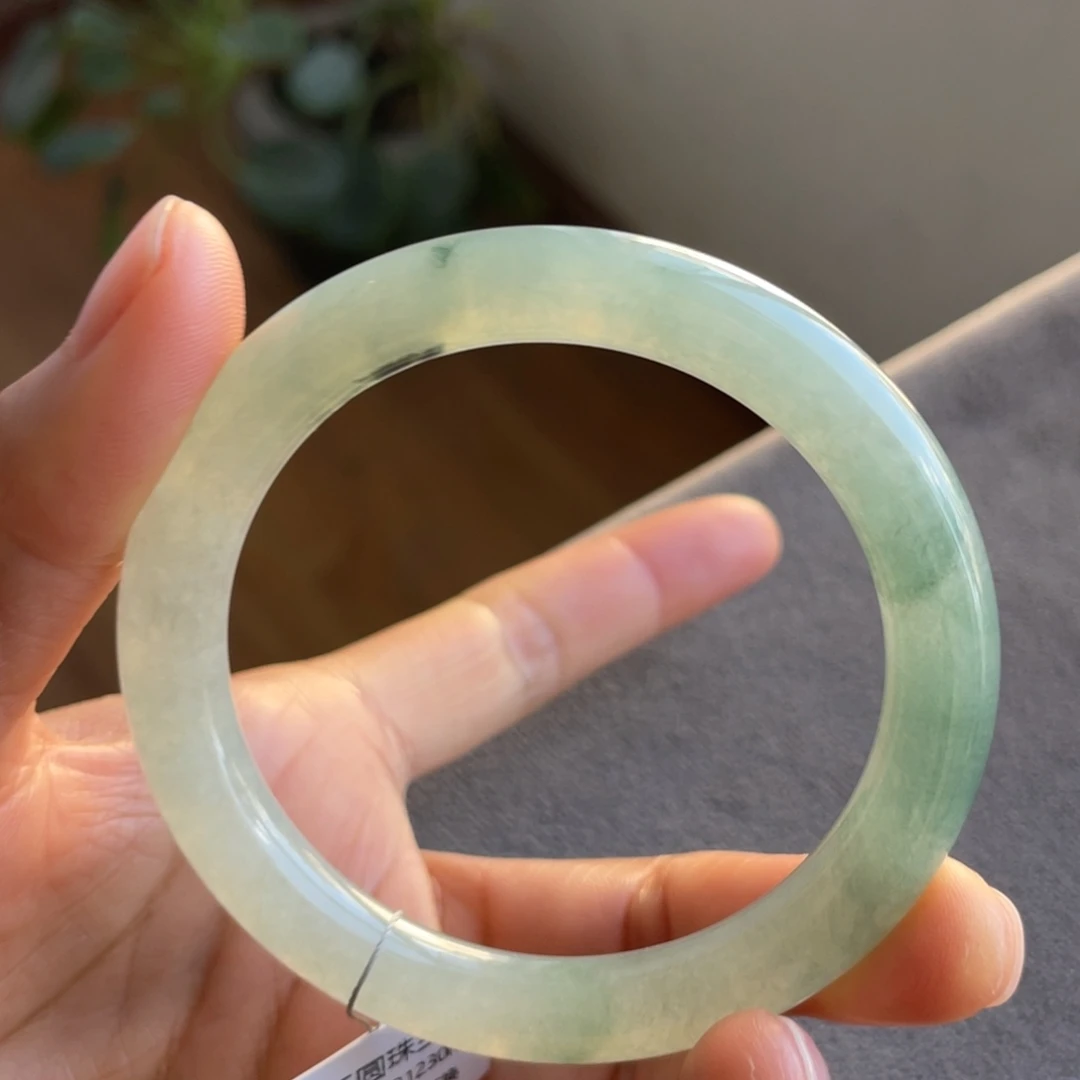 翡翠未镶嵌手镯糯冰