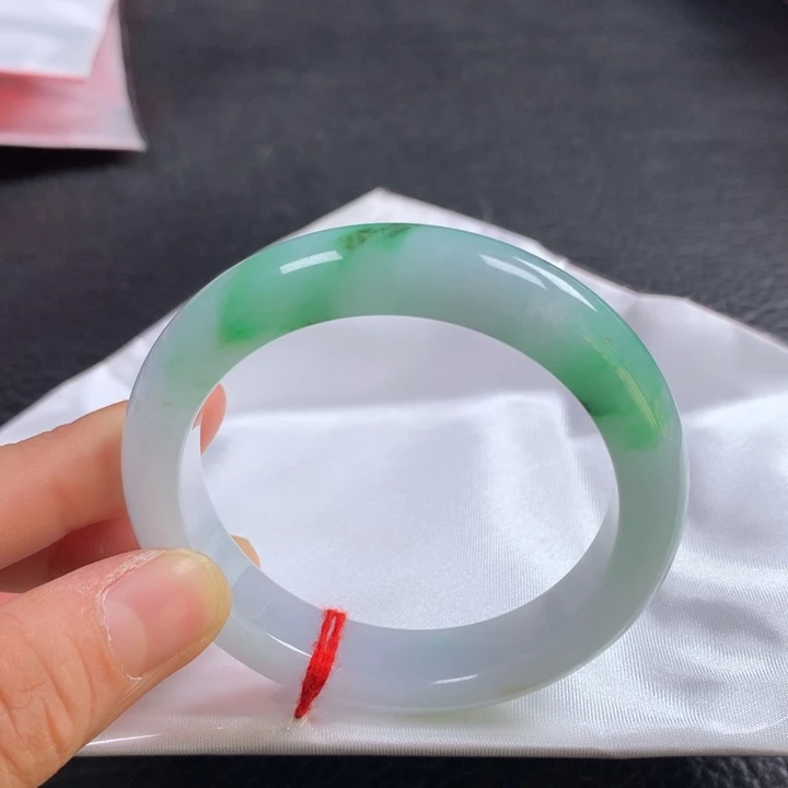 翡翠未镶嵌手镯52圈