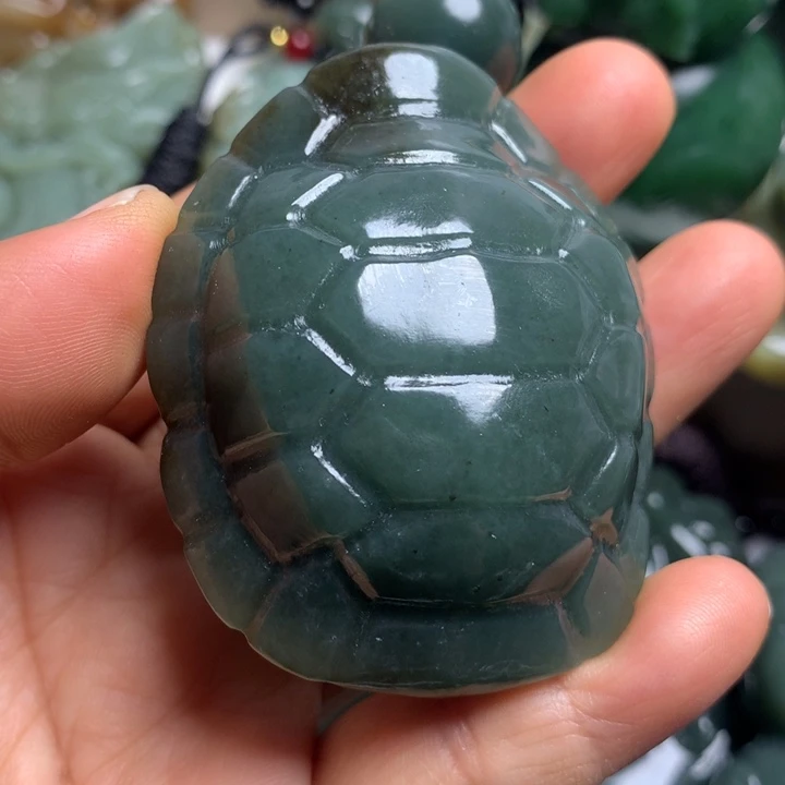 卷***柏和田玉未镶嵌颈饰