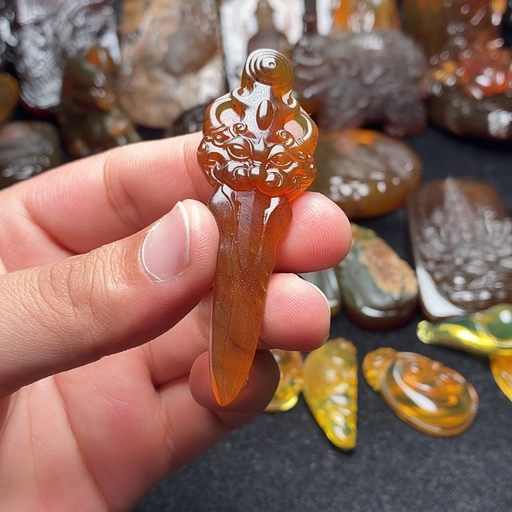 琥珀未镶嵌颈饰93