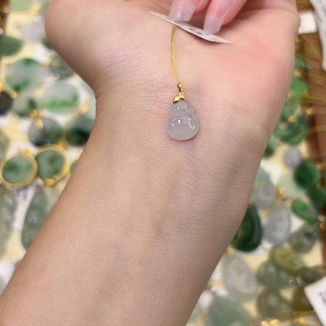 颈饰18K金镶嵌翡翠葫芦