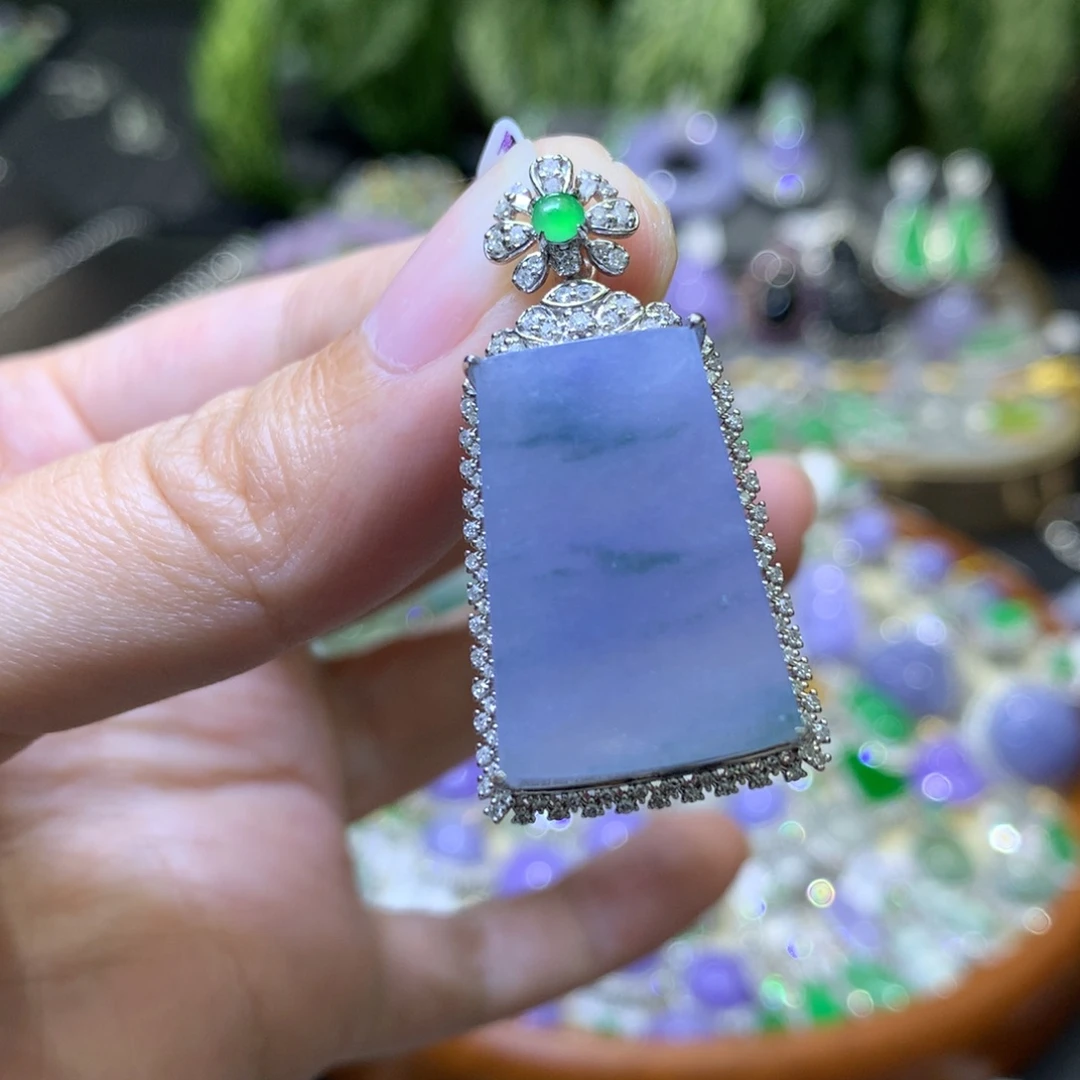 颈饰18K金镶嵌翡翠