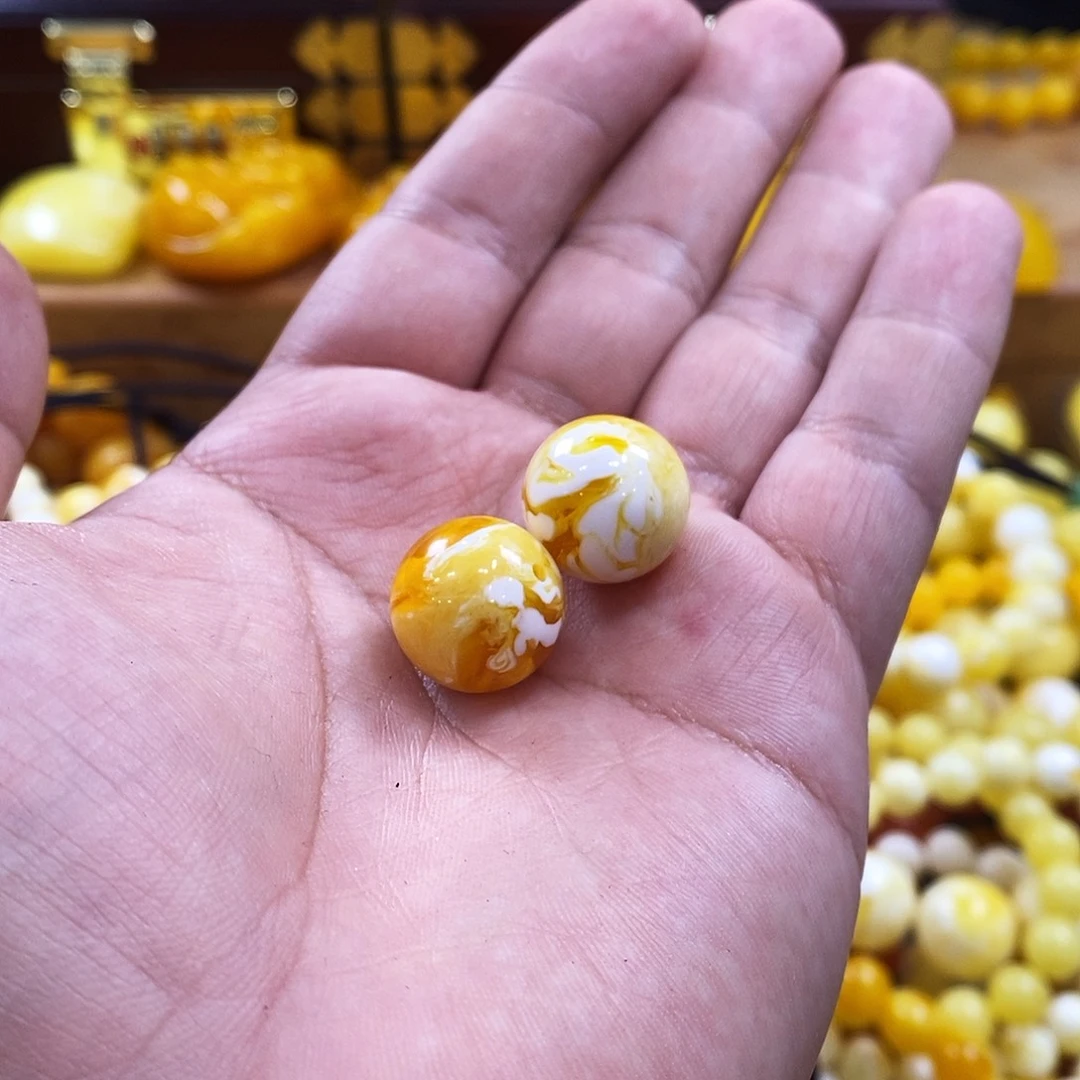 阳***阳瓷白金花圆珠两颗全品