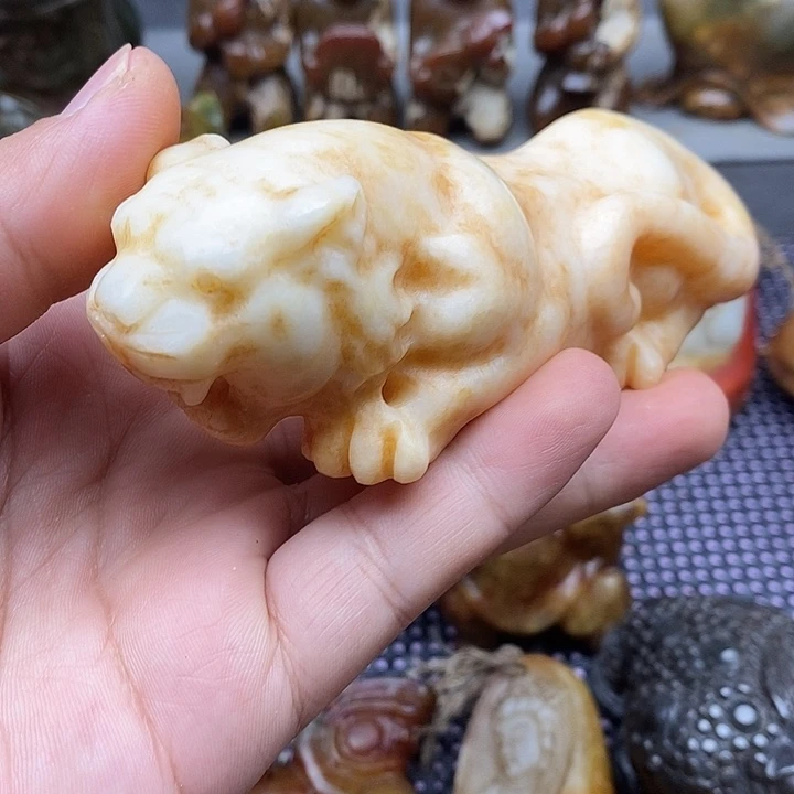 未镶嵌蛇纹石玉颈饰