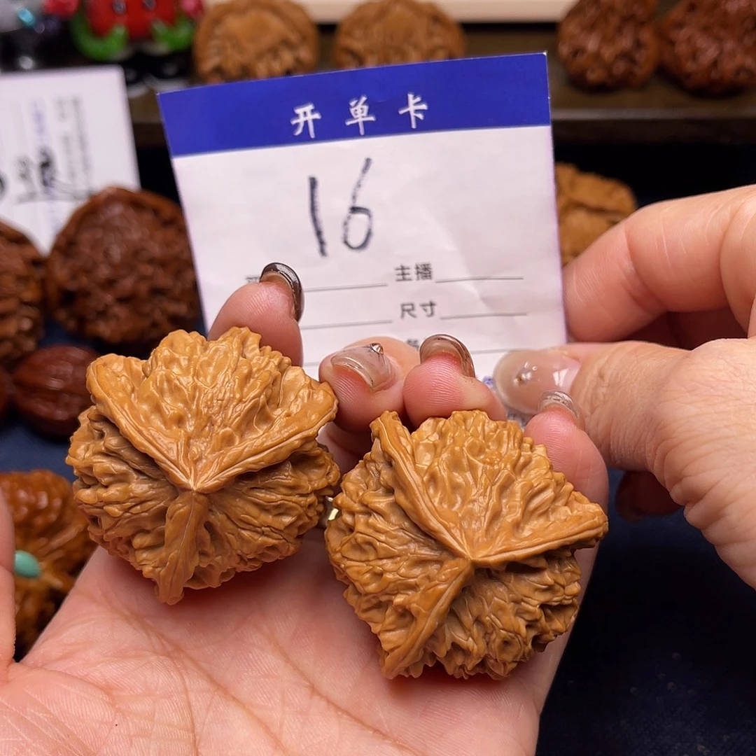 龙***佑吊坠文玩核桃盘山三棱42