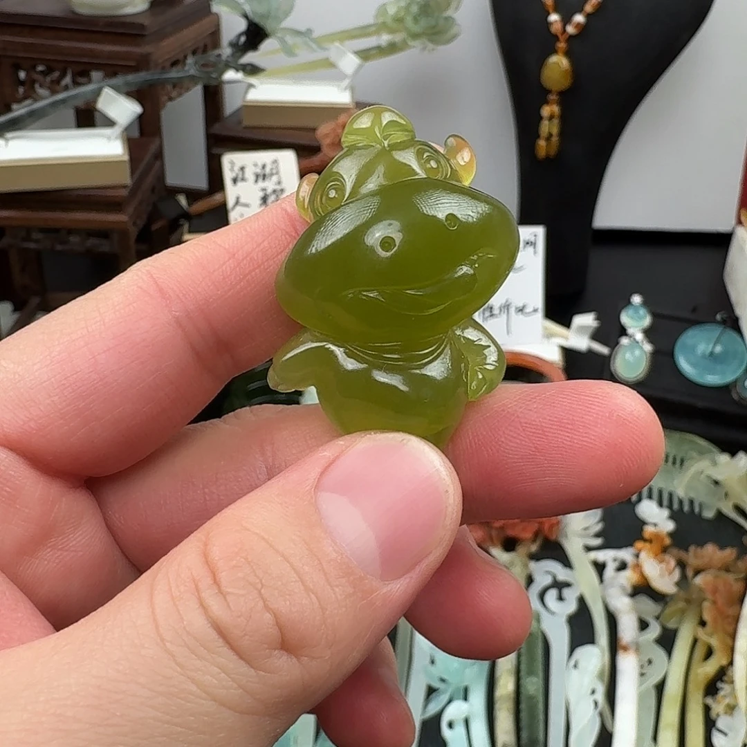 闲***茶蛇纹石玉未镶嵌颈饰