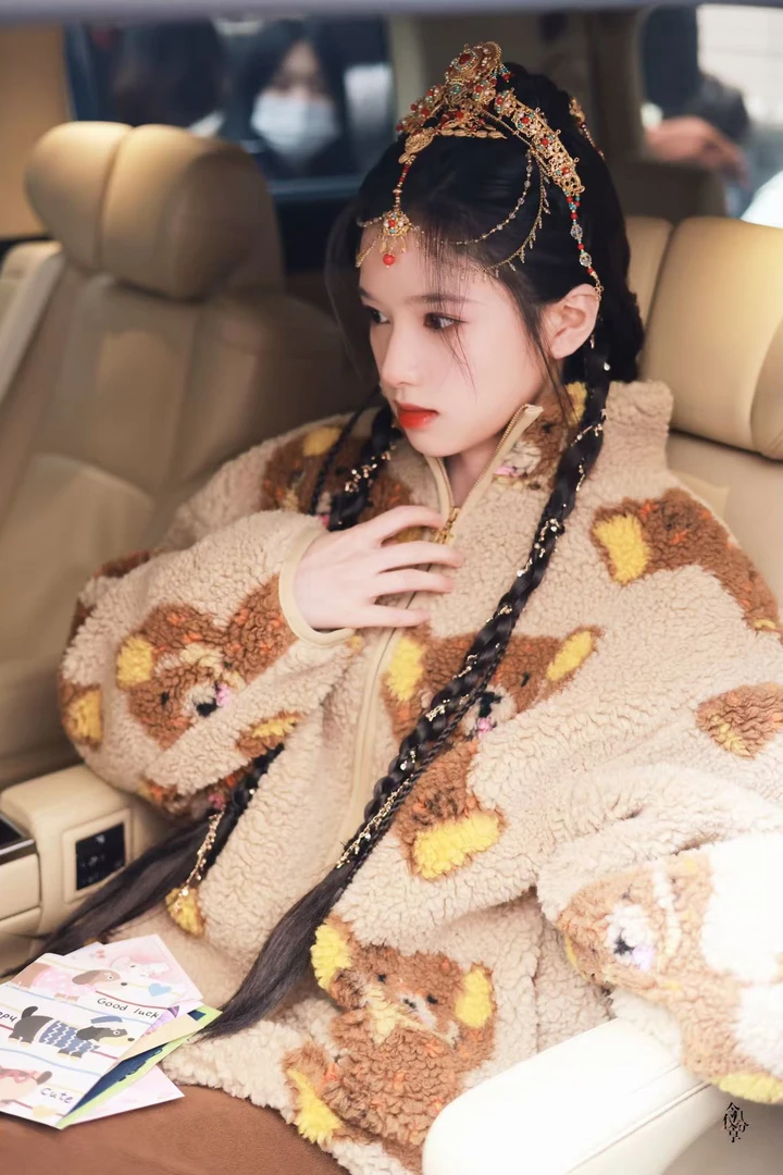 UOOYAA/乌丫2024冬季新款「熊熊系列」开心小熊玩偶棉服外套3499