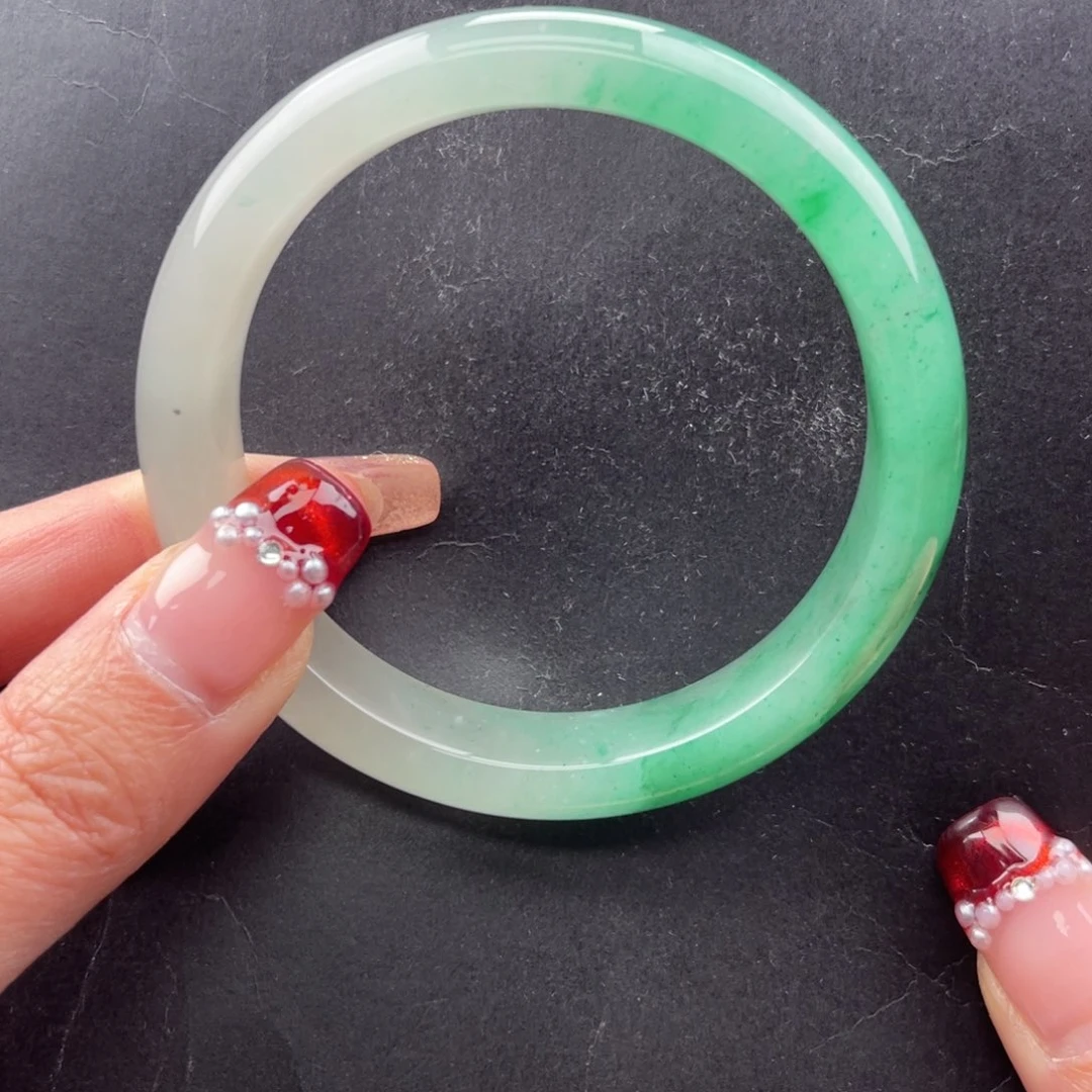 石英质玉手镯未镶嵌娜*孩