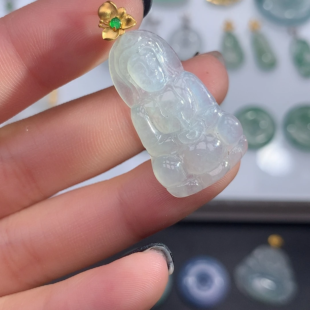 翡翠未镶嵌颈饰观音