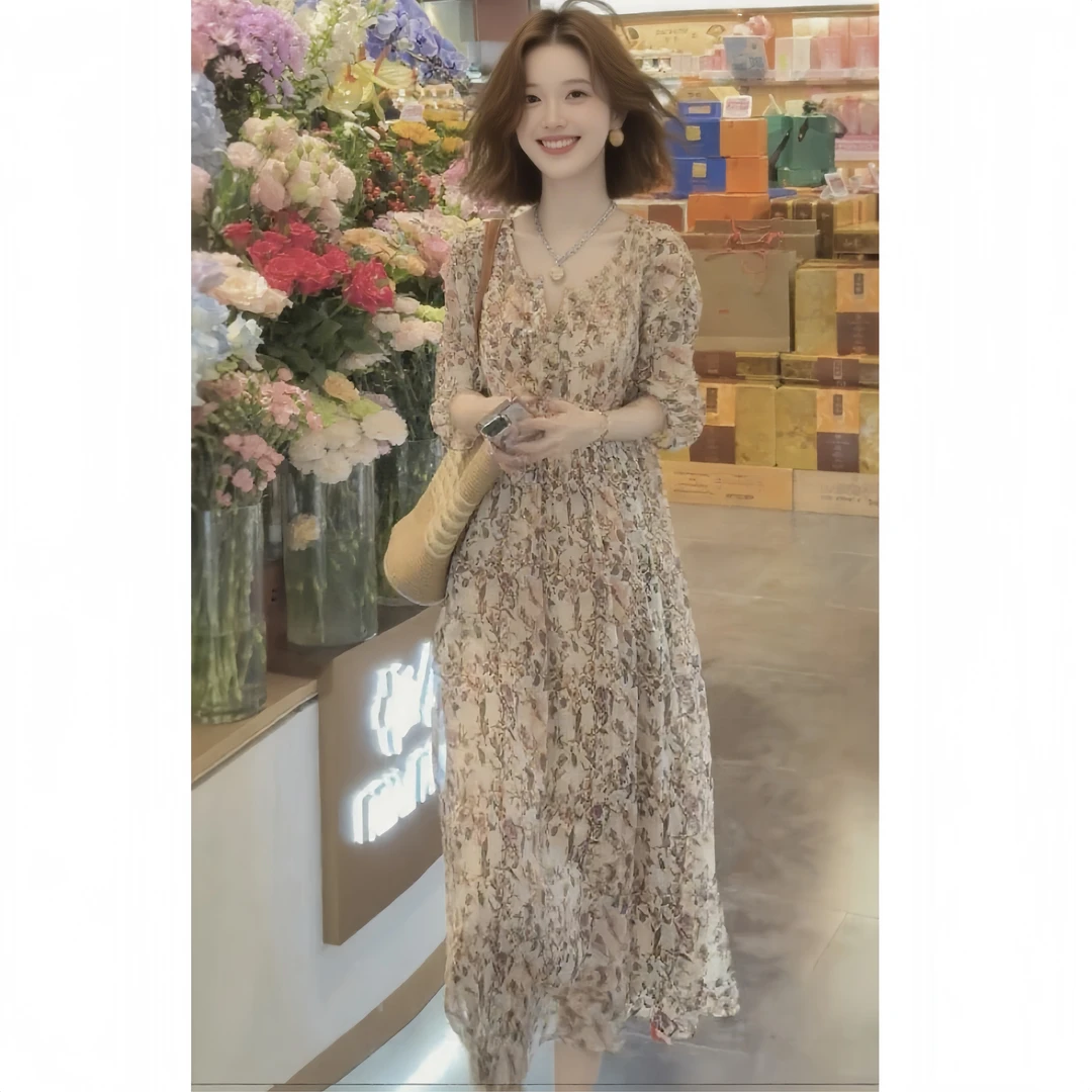 碎花气质连衣裙女2025夏季新款大码宽松显瘦法式洋气减龄长裙