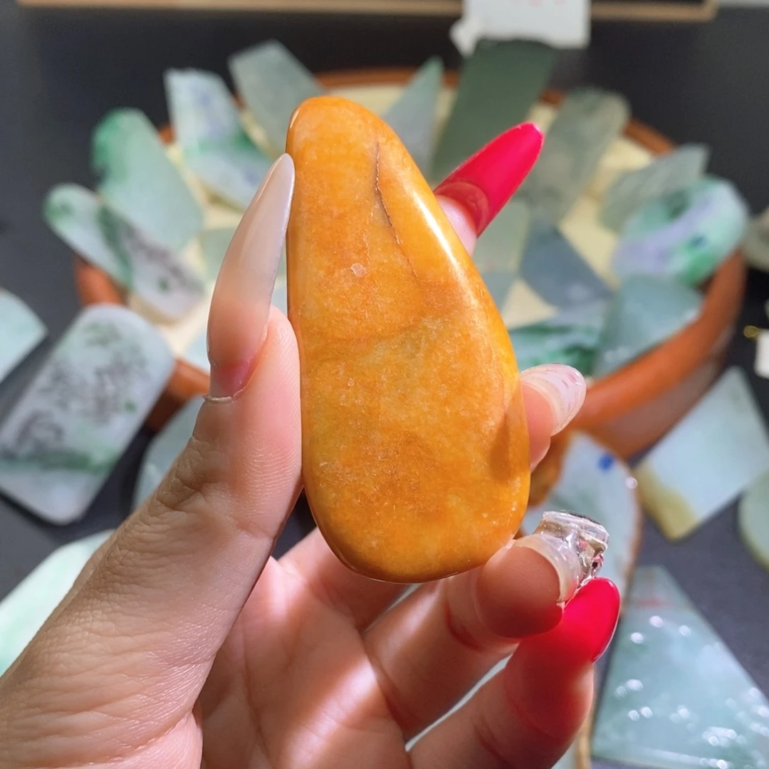 翡翠未镶嵌颈饰mm