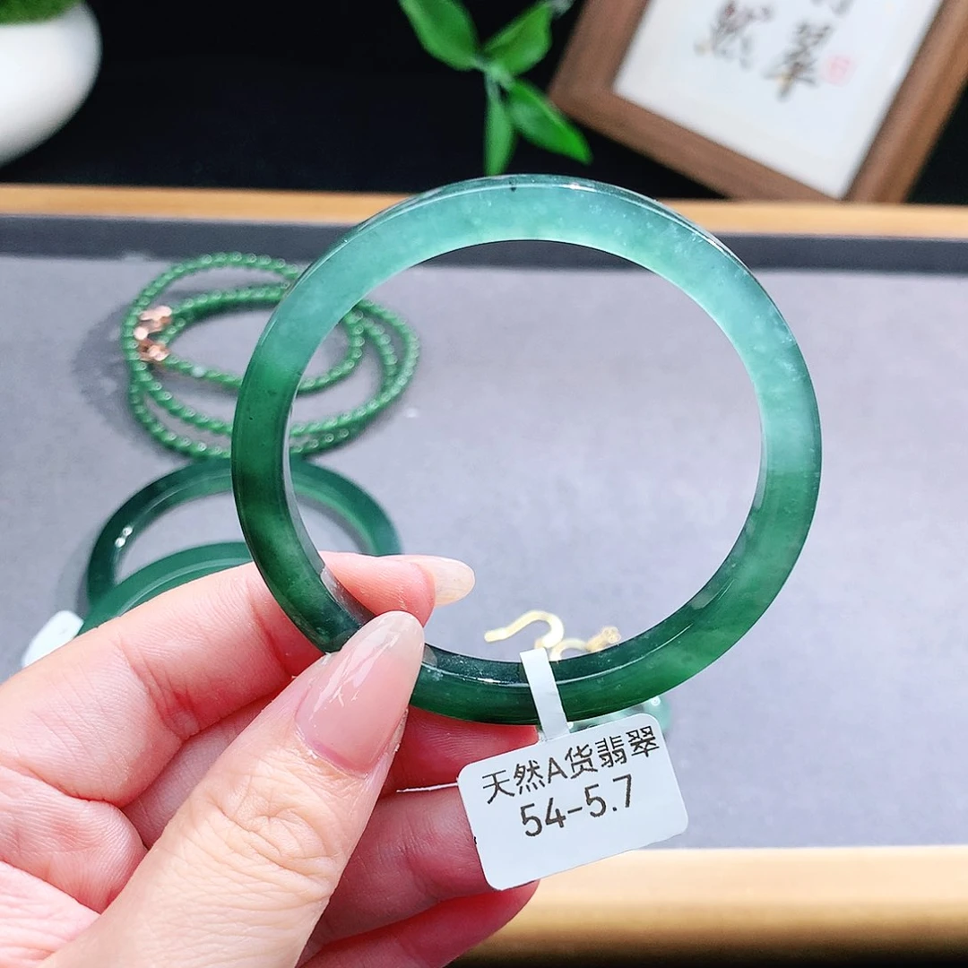 翡翠手镯（圆镯）未镶嵌