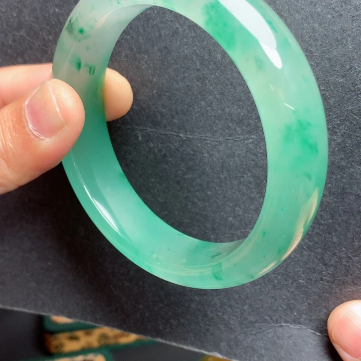 未镶嵌手镯石英质玉