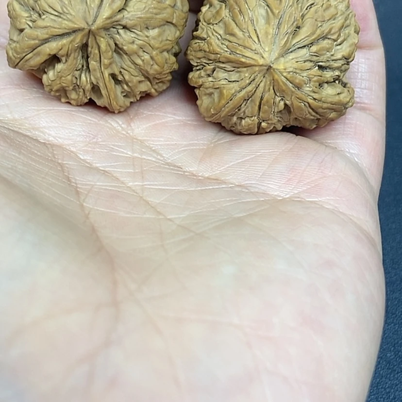 【闪购商品】文玩核桃吊坠笑*痴南疆的三愣