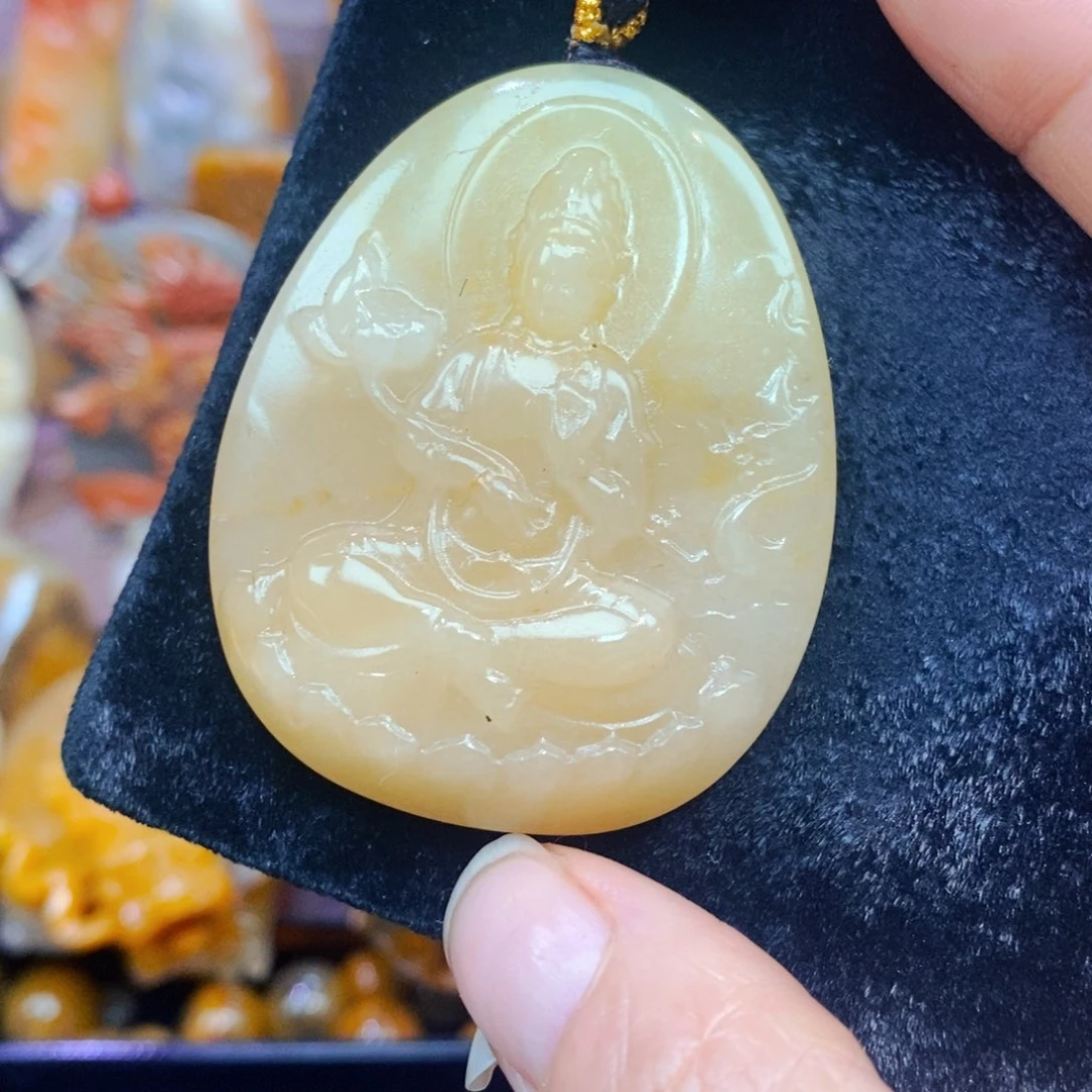 未镶嵌石英质玉（黄龙玉）颈饰