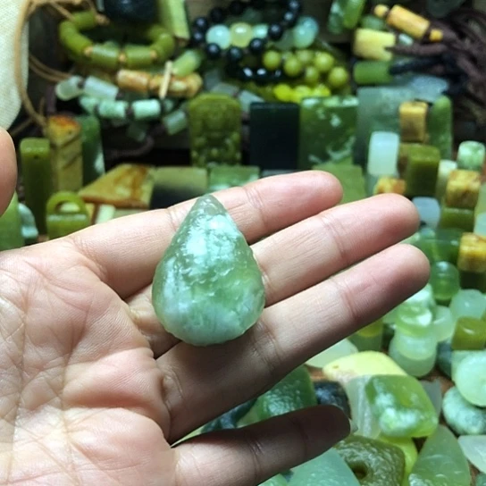 未镶嵌岫玉吊坠岫
