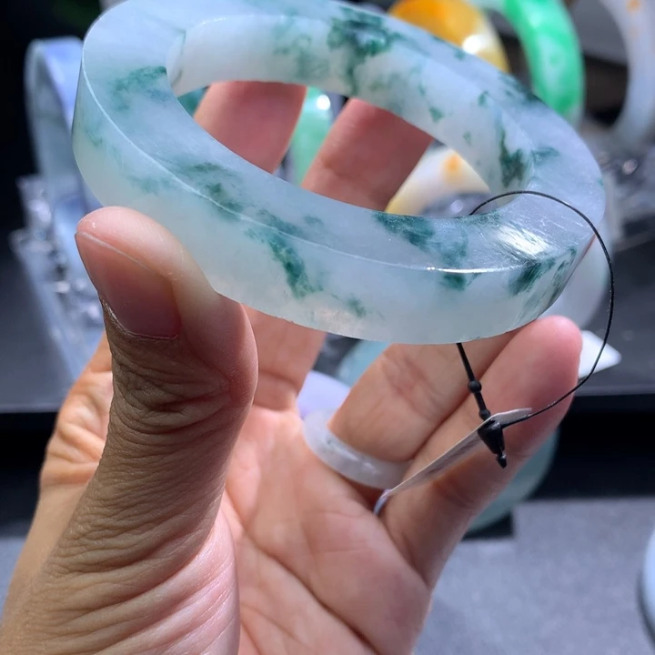 定制翡翠未镶嵌翡翠手镯