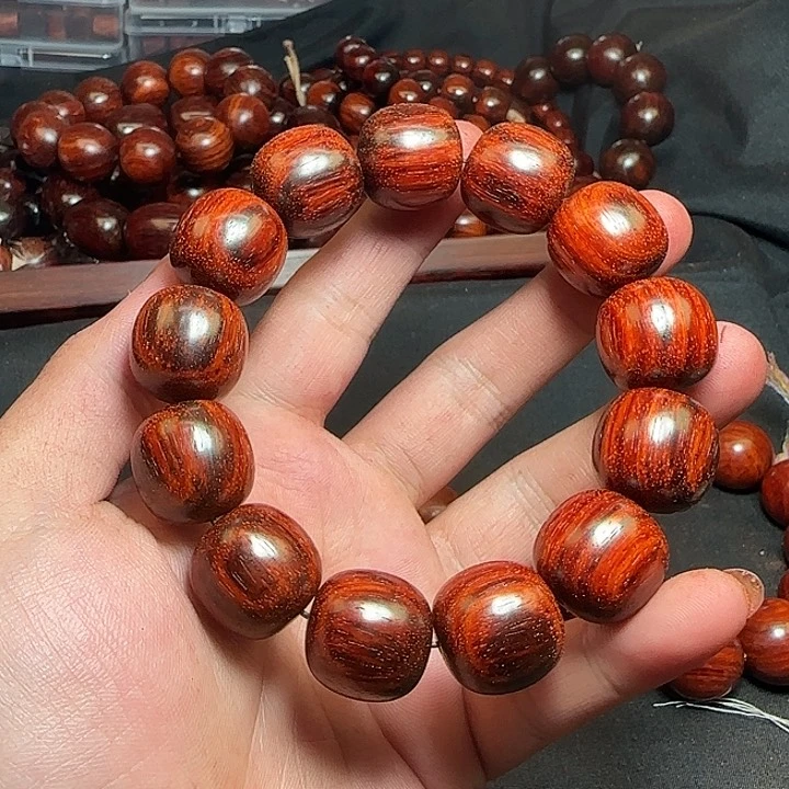 L***喜檀香紫檀（小叶紫檀）1.8