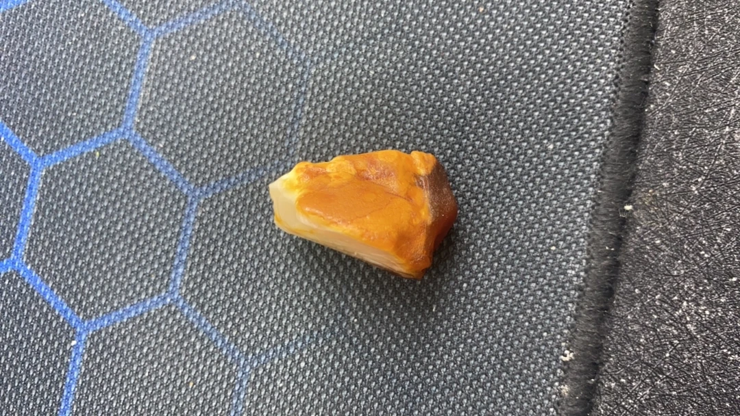 天然琥珀蜜蜡原石定制