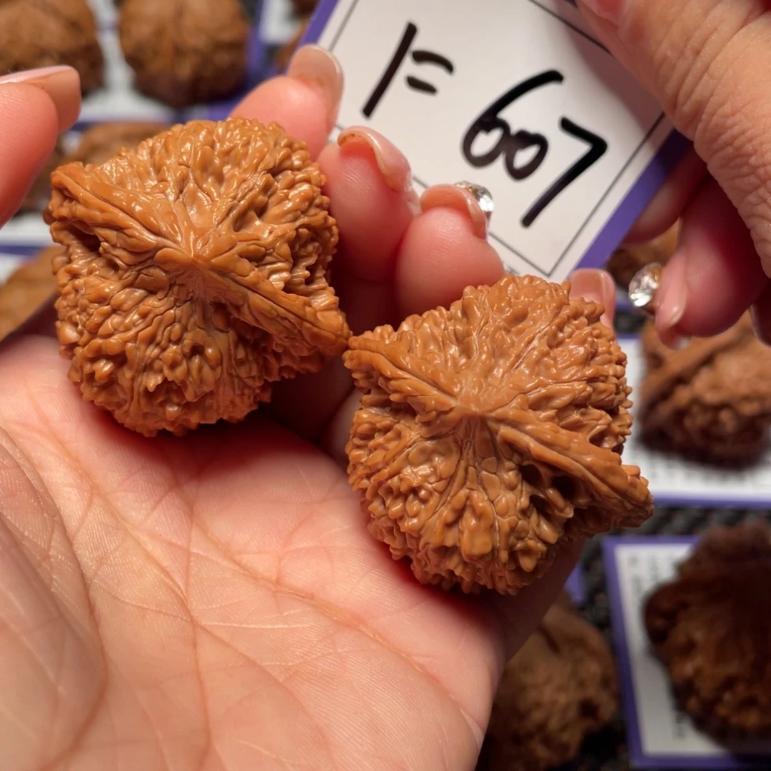 桃核把件607号满天星40